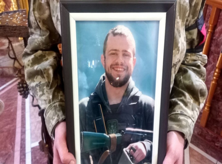У Сумах поховали захисника України Іллю Кобченка фото
