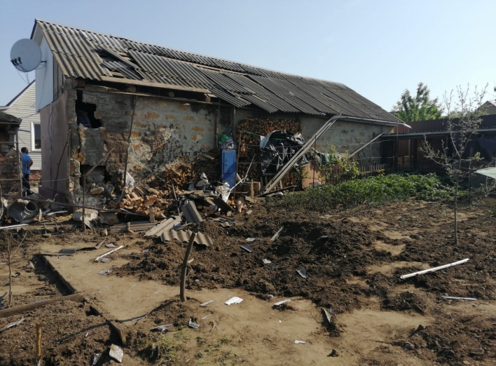 11 пошкоджених будинків: рашисти скинули авіабомбу на Краснопільську громаду фото