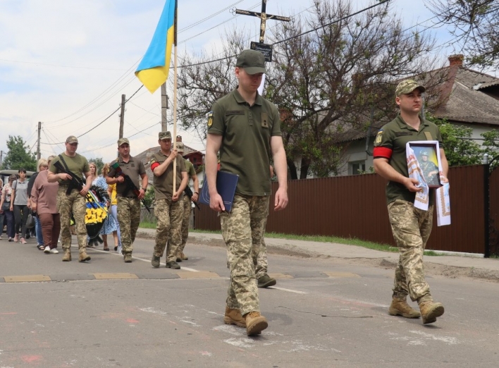 У Тростянці попрощалися із загиблим героєм Олександром Рибальченком фото