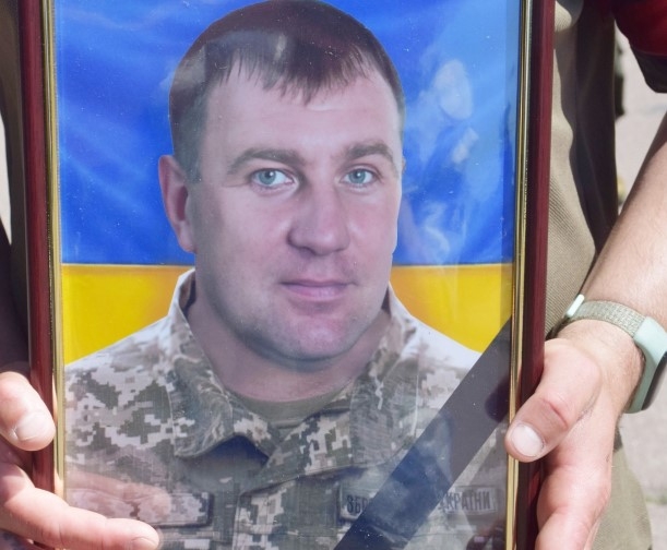 Шостка провела в останню путь захисника України Євгена Столярова