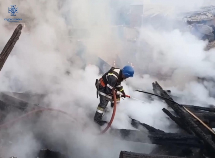 На Сумщині вогнеборці приборкали 4 пожежі, спричинені ворожими ударами