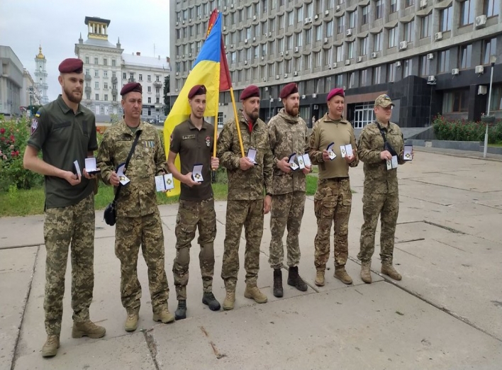 Військових, які брали участь у боях на Кондратьєва у перший день вторгнення, нагородили на сесії міськрадис фото