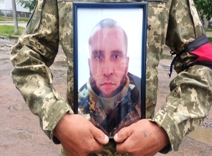 У Сумах провели в останню путь військового Олександра Борисенка фото