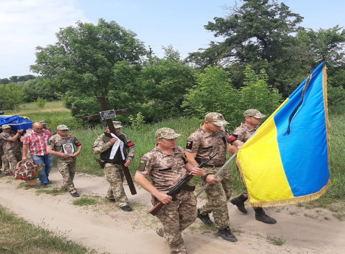 Під Сумами провели в останню путь героя фото