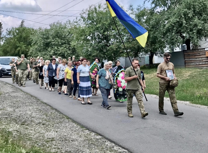 У Кролевці провели в останню путь героя фото