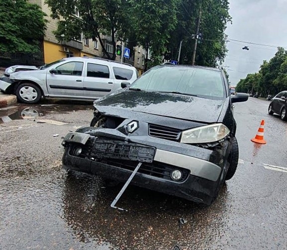 У Сумах на проспекті Шевченка сталася ДТП фото У Сумах на проспекті Шевченка сталася ДТП фото