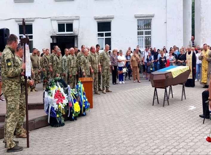 У Ромнах попрощалися із захисником України Володимиром Миргородським фото