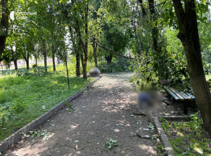 росіяни з артилерії обстріляли центр Білопілля: є загиблі фото