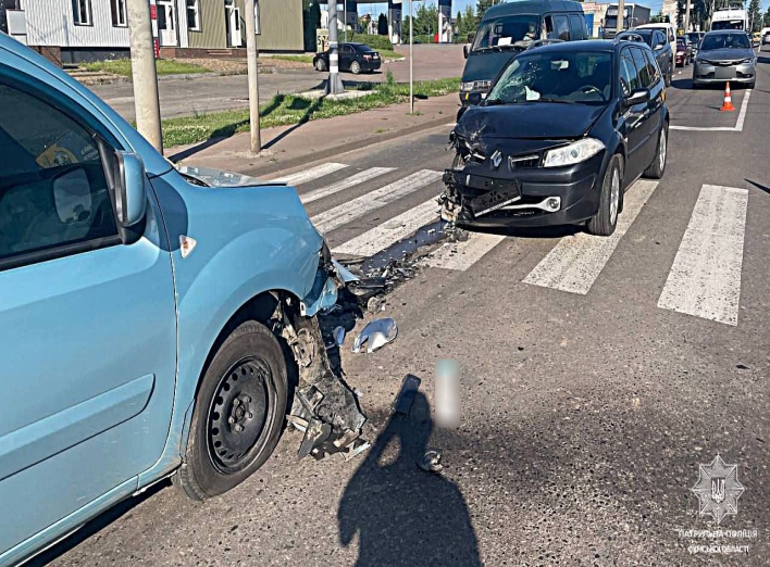 У Сумах у потрійній ДТП постраждав один водій фото