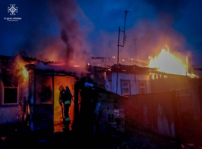 На Сумщині через блискавку сталася пожежа фото
