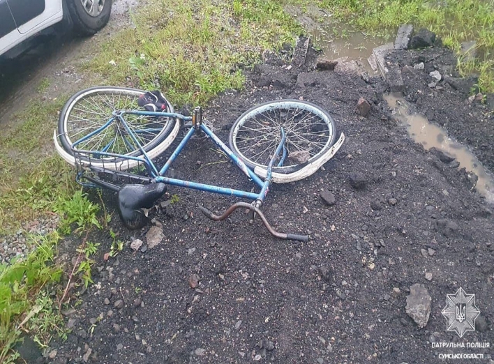 У Сумах велосипедист потрапив під колеса авто фото