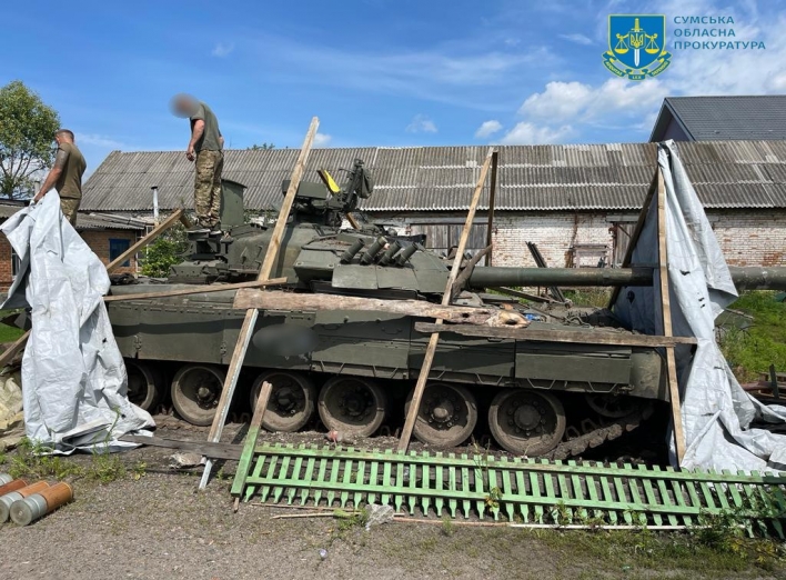 Сумські прокурори передали ЗСУ російський танк, з якого обстрілювали Тростянецьку лікарню фото