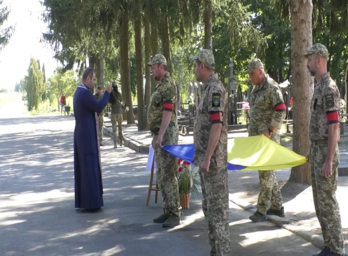 У Сумах провели в останню путь бойову медикиню Дар’ю Філіп’єву та військового Геннадія Вороніна фото