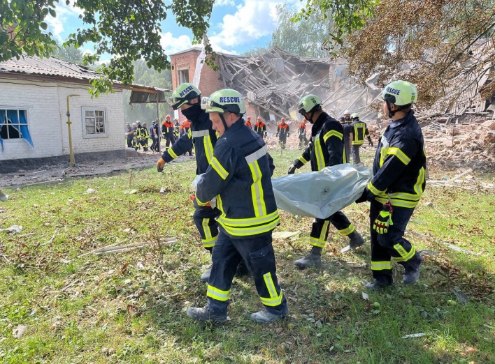 У Ромнах рашисти знищили школу та вбили щонайменше 2 освітян фото