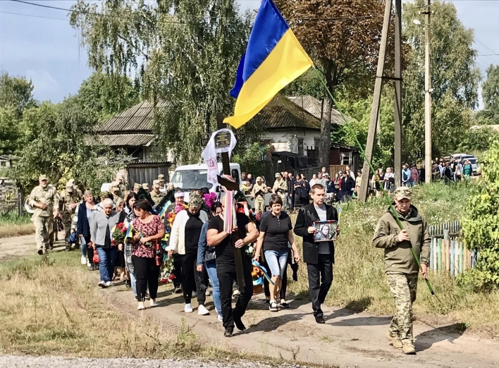 Кролевецька громада попрощалася із захисником України фото