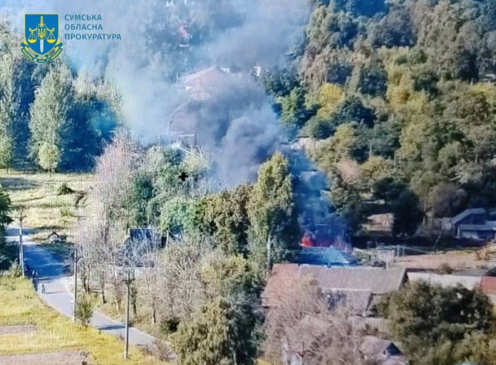 На півночі Сумщини внаслідок артобстрілу з боку рф поранено місцеву мешканку фото