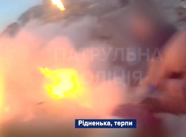 Патрульні показали перші кадри після удару ракети в Сумах (відео) фото