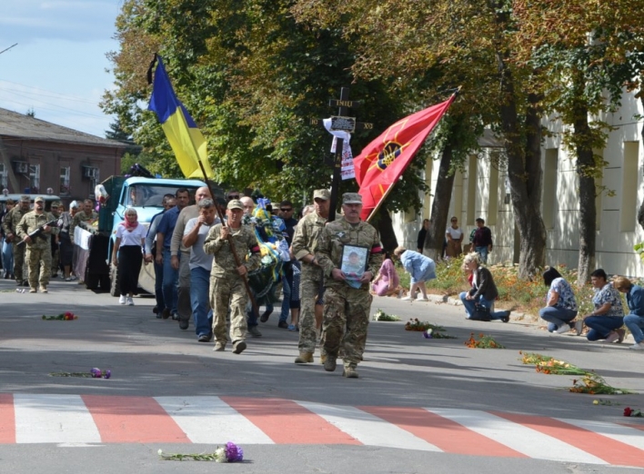 У Лебедині провели в останню путь захисника України фото