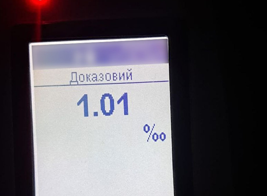 Вночі в Сумах патрульні зупинили водійку без прав та з 1,01 проміле алкоголю в крові