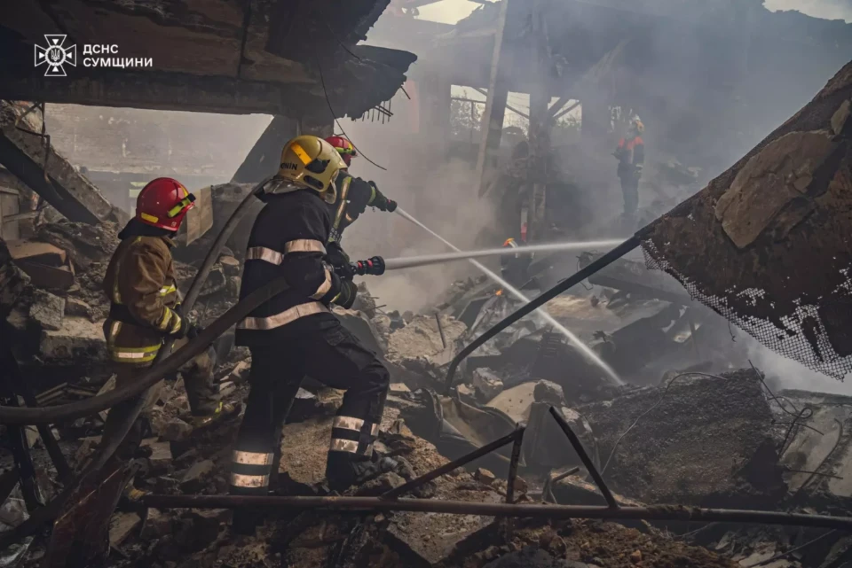 Понад 16 годин гасили пожежу в Ромнах  фото №2