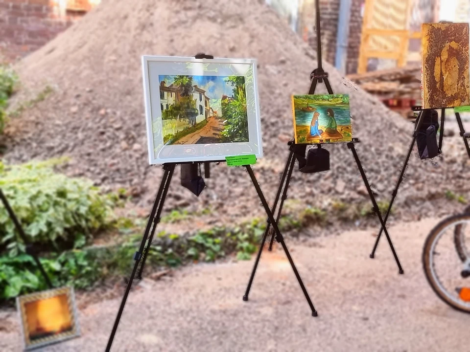 Картини місцевих художників та кіно — як пройшла арт-виставка у Сумах фото №11