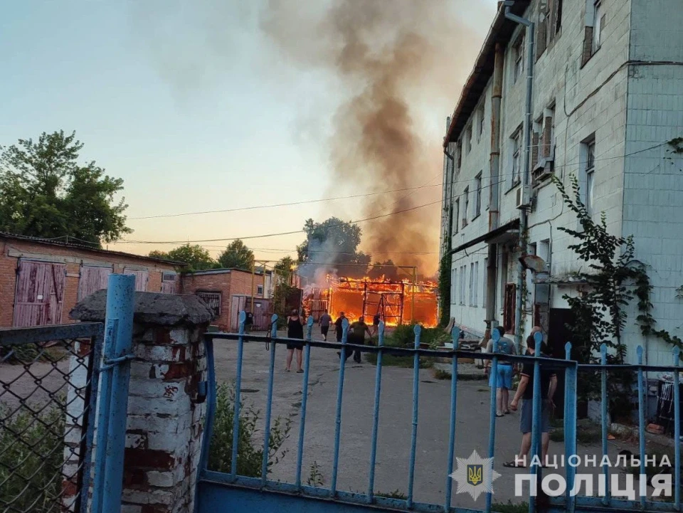 Російські окупанти пошкодили 19 будинків, дитсадок, лікарню та три автівки фото №4