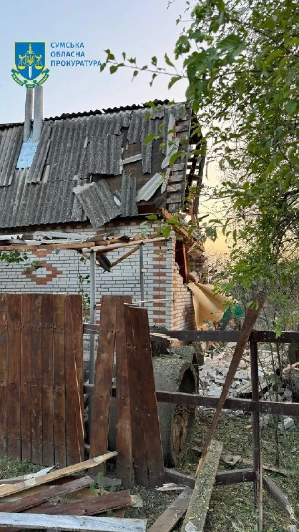 Окупанти вдарили КАБами по дачам і приватному сектору на Сумщині: одна загибла та 6 поранених фото №3