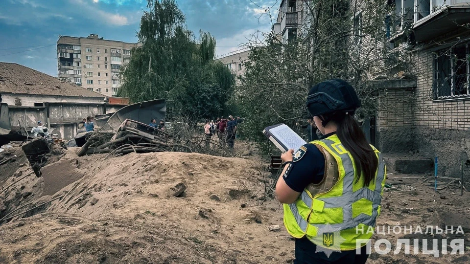 Російські окупанти скинули КАБ на Охтирку: є руйнування житлових будинків фото №15