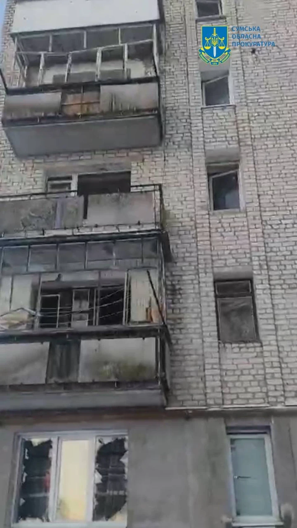 Окупанти завдали ракетного удару по Шостці: поранено жінку, пошкоджено будинки (оновлено) фото №2