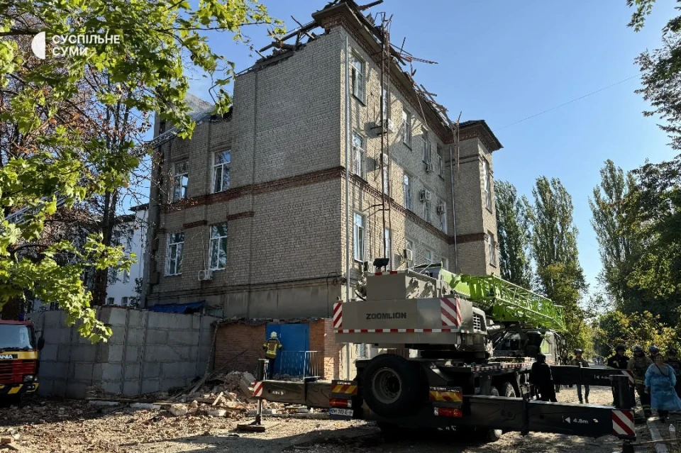 У Сумах через ворожу атаку на лікарню 7 загиблих і 12 поранених (оновлено) фото №25