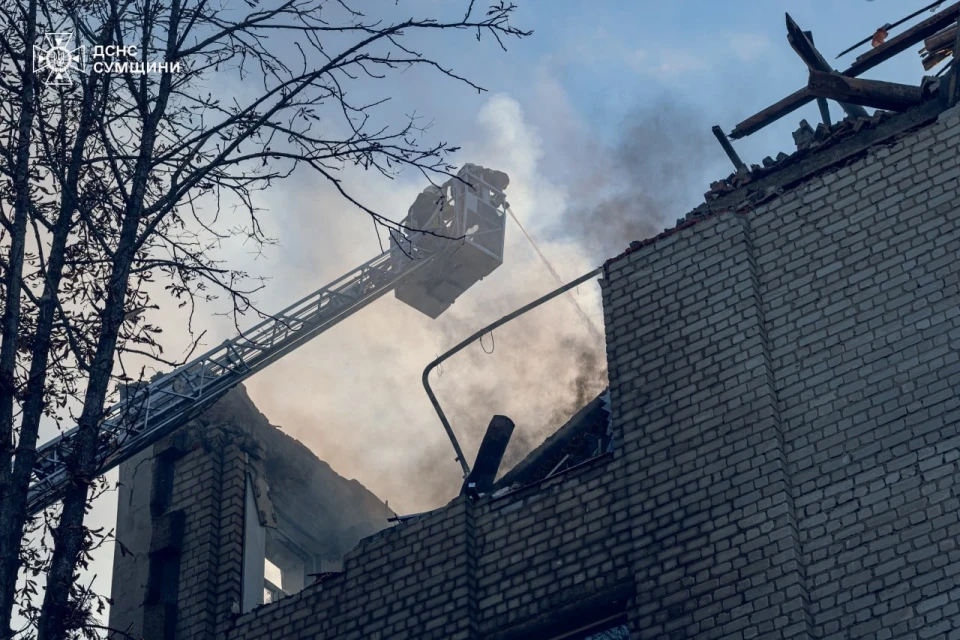 Рятувальники завершили пошукові роботи після ворожого обстрілу в Сумах фото №35