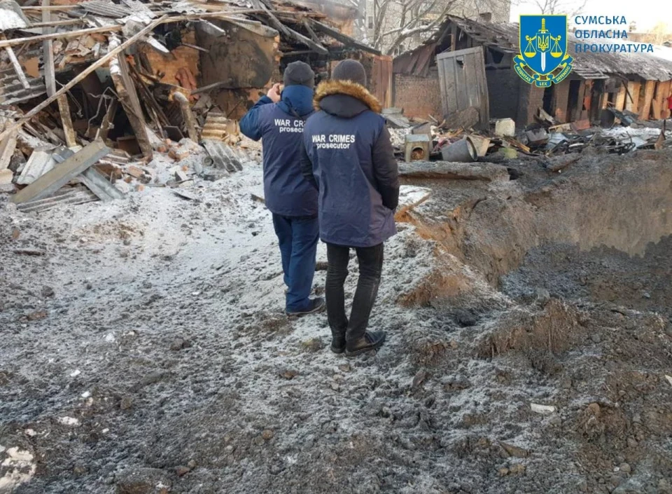 Окупанти завдали ракетного удару по Шостці: поранено жінку, пошкоджено будинки (оновлено) фото №4