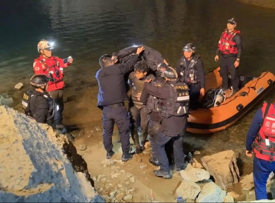Дайвер із Китаю вижив 5 діб у підводній печері завдяки повітряній кишені та сирій рибі — SCMP
