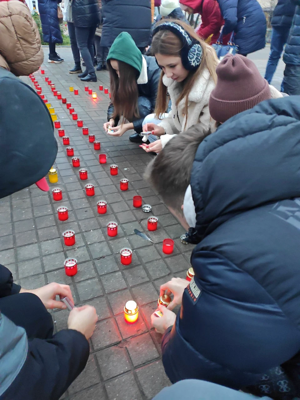 Сумʼяни вшанували жертв голодоморів —  фоторепортаж фото №5