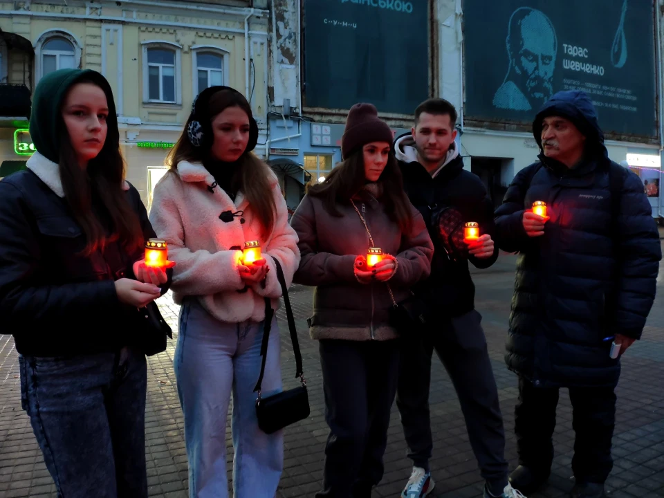 Сумʼяни вшанували жертв голодоморів —  фоторепортаж фото №9