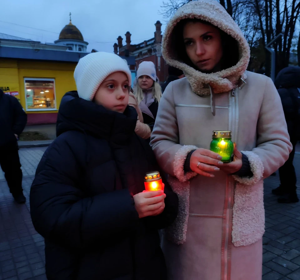 Сумʼяни вшанували жертв голодоморів —  фоторепортаж фото №10