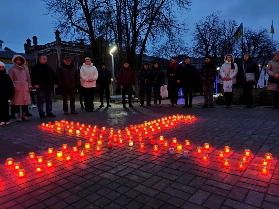 Сумʼяни вшанували жертв голодоморів —  фоторепортаж фото №14