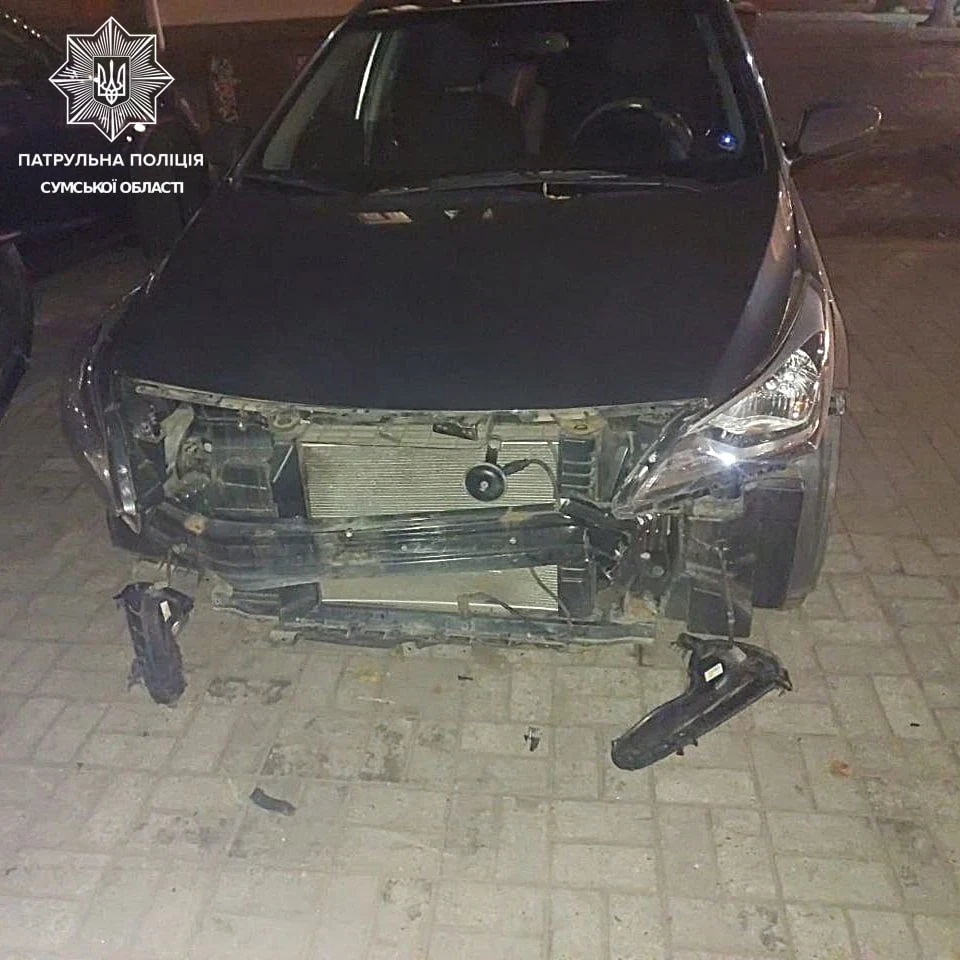 У Сумах п’яний водій врізався у паркан та інше авто і втік з місця ДТП фото №5