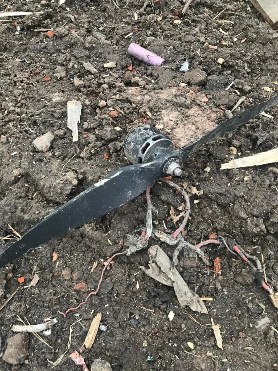 Суми під обстрілом: ворожі БпЛА атакували село в громаді: є постраждалий фото №4