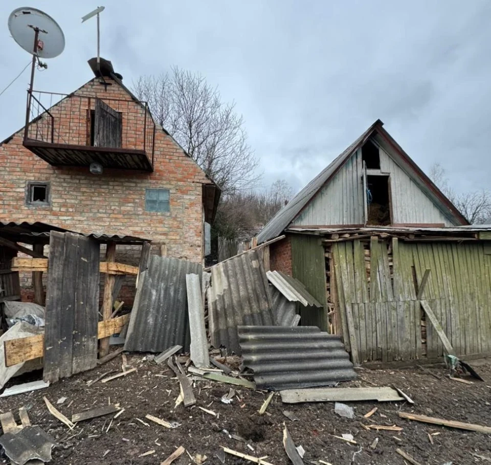 Суми під обстрілом: ворожі БпЛА атакували село в громаді: є постраждалий фото №6