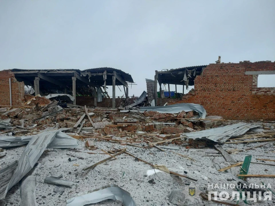 Росіяни атакували Юнаківську громаду КАБами: поранена жінка (фото) фото №8