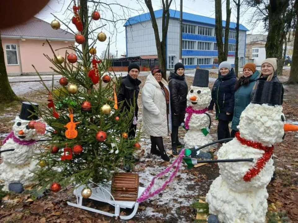 Ялинки Сумщини – як виглядають різдвяно-новорічні локації 2025 фото №8