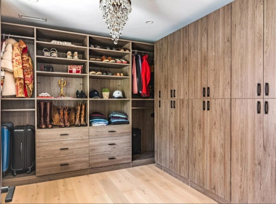 Гардеробна мрії у звичайній квартирі: як зробити все правильно