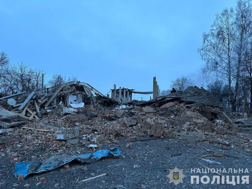 Росіяни скинули 7 бомб на прикордоння Сумщини: 3 загиблих та 4 поранених (оновлено) фото №17