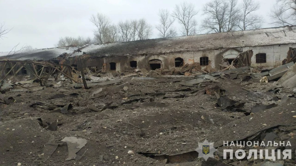Російські окупанти за день пошкодили 16 будинків і залізничний вокзал на Сумщині фото №2