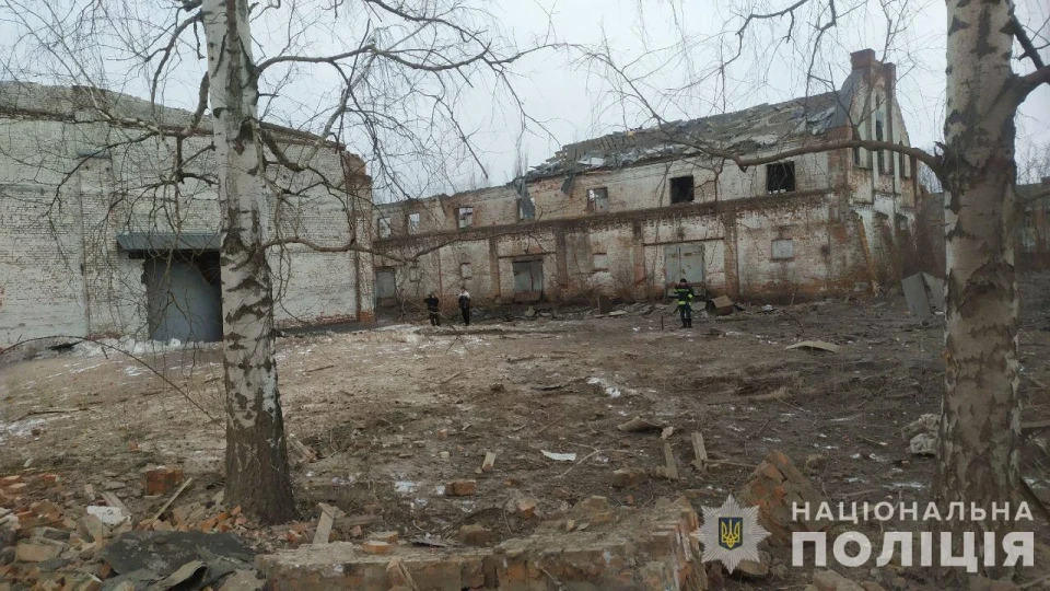 Російські окупанти за день пошкодили 16 будинків і залізничний вокзал на Сумщині фото №4