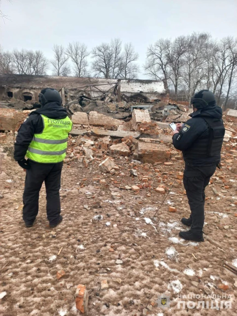 Російські окупанти за день пошкодили 16 будинків і залізничний вокзал на Сумщині фото №7