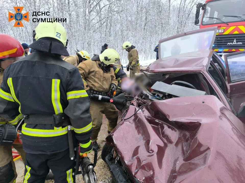 На Охтирщині сталася смертельна ДТП: двоє загиблих, двоє травмованих фото №3