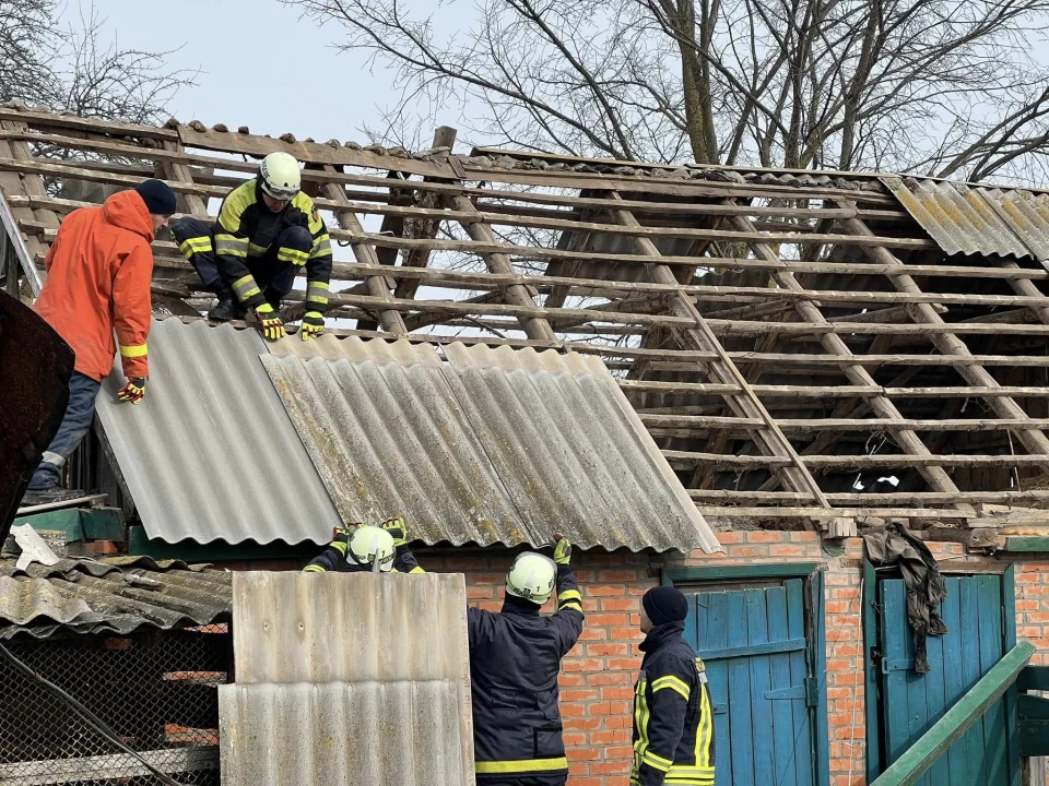 Атака безпілотника на Роменську громаду: пошкоджено 17 будівель фото №10