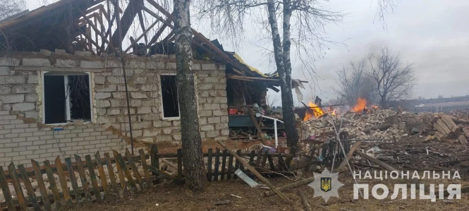 За середу окупанти пошкодили 20 будинків і поранили 9 мирних жителів на Сумщині (фото) фото №3